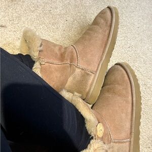 Women's Ugg Tan Suede Boots